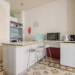 Апартаменты Heart Of 2br With Patio