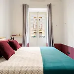 Heart Of 2br With Patio