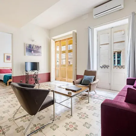 Historic Centre 2br With Patio In By Mr Homes *