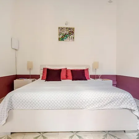 Historic Centre 2br With Patio In By Mr Homes
