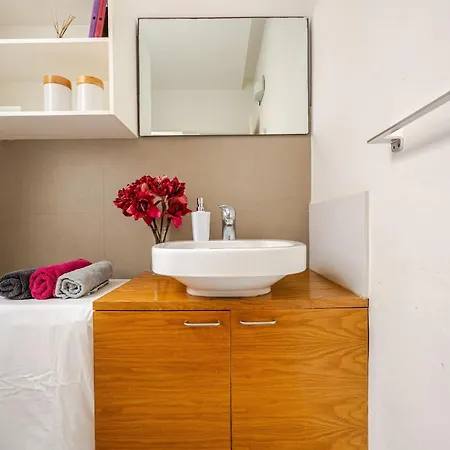 Appartamento Historic Centre 2br With Patio In By Mr Homes *