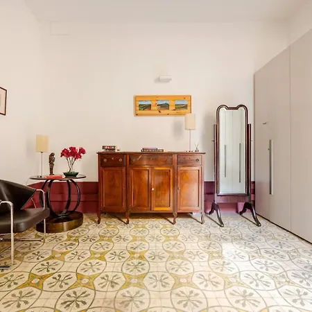 Historic Centre 2br With Patio In By Mr Homes