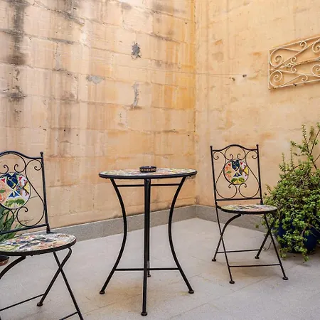 아파트 Historic Centre 2br With Patio In By Mr Homes 발레타