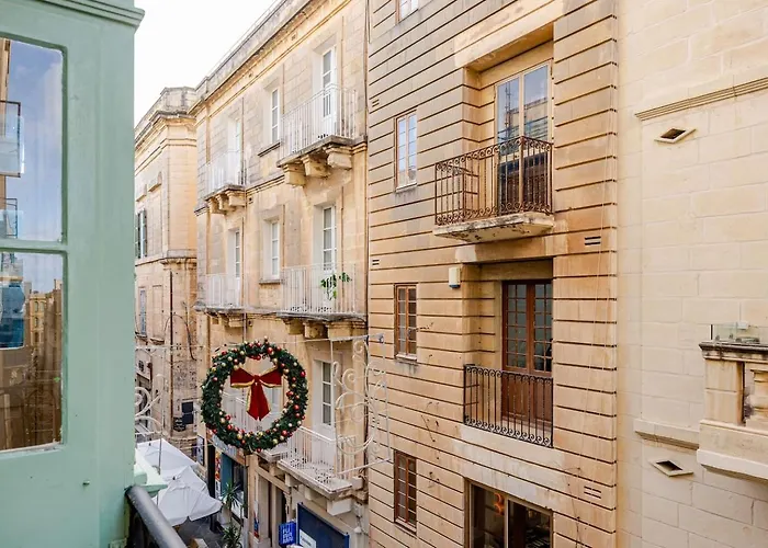 Heart Of 2br With Patio Daire *