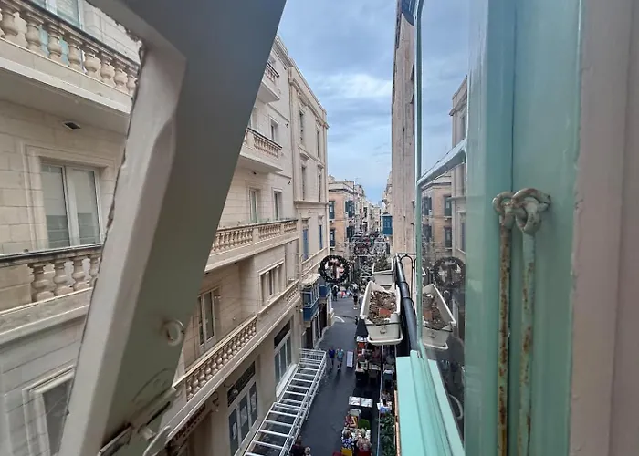 Daire Heart Of 2br With Patio *